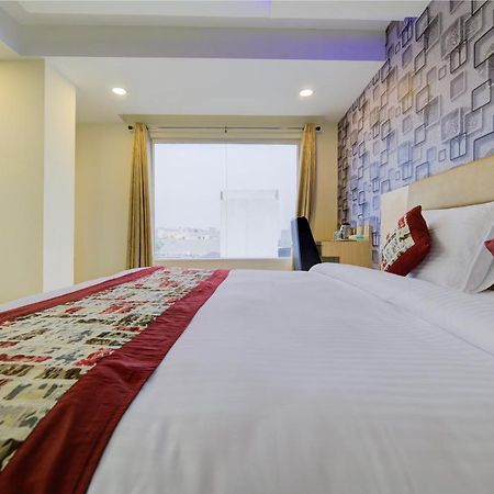 Airport Hotel Daya Capitol Нью-Делі Екстер'єр фото