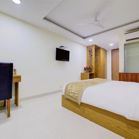 Airport Hotel Daya Capitol Нью-Делі Екстер'єр фото
