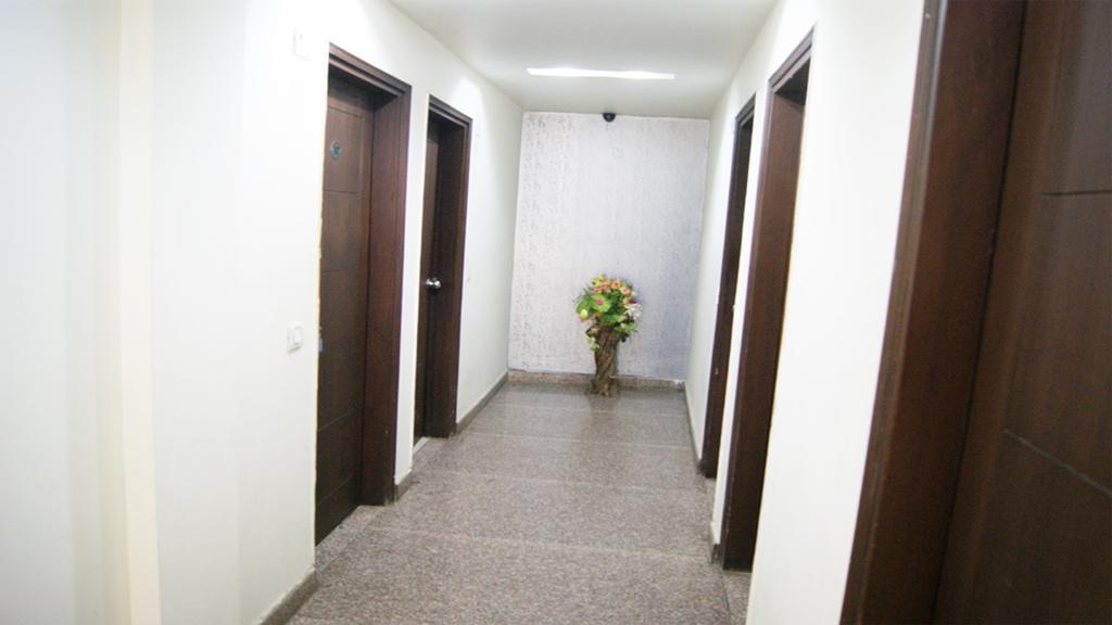 Airport Hotel Daya Capitol Нью-Делі Екстер'єр фото