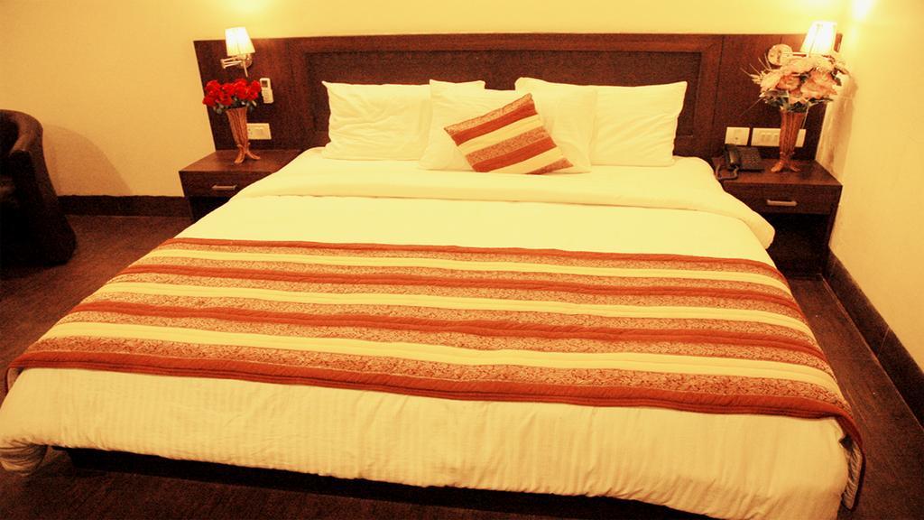 Airport Hotel Daya Capitol Нью-Делі Екстер'єр фото