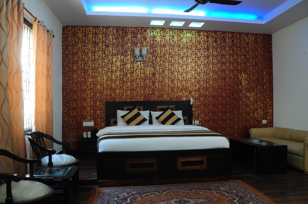 Airport Hotel Daya Capitol Нью-Делі Екстер'єр фото