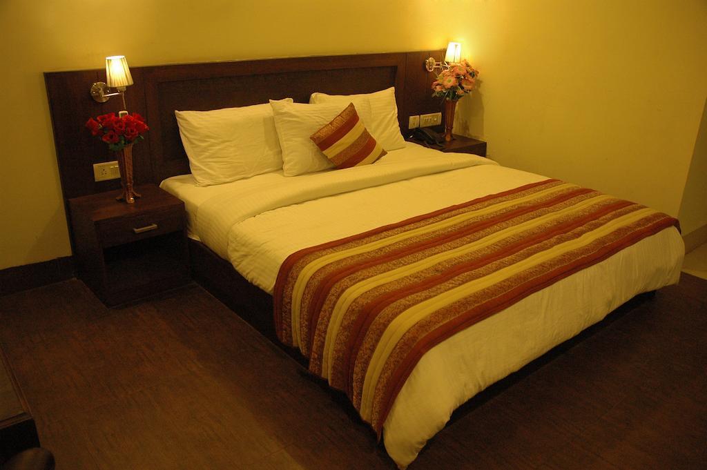 Airport Hotel Daya Capitol Нью-Делі Екстер'єр фото