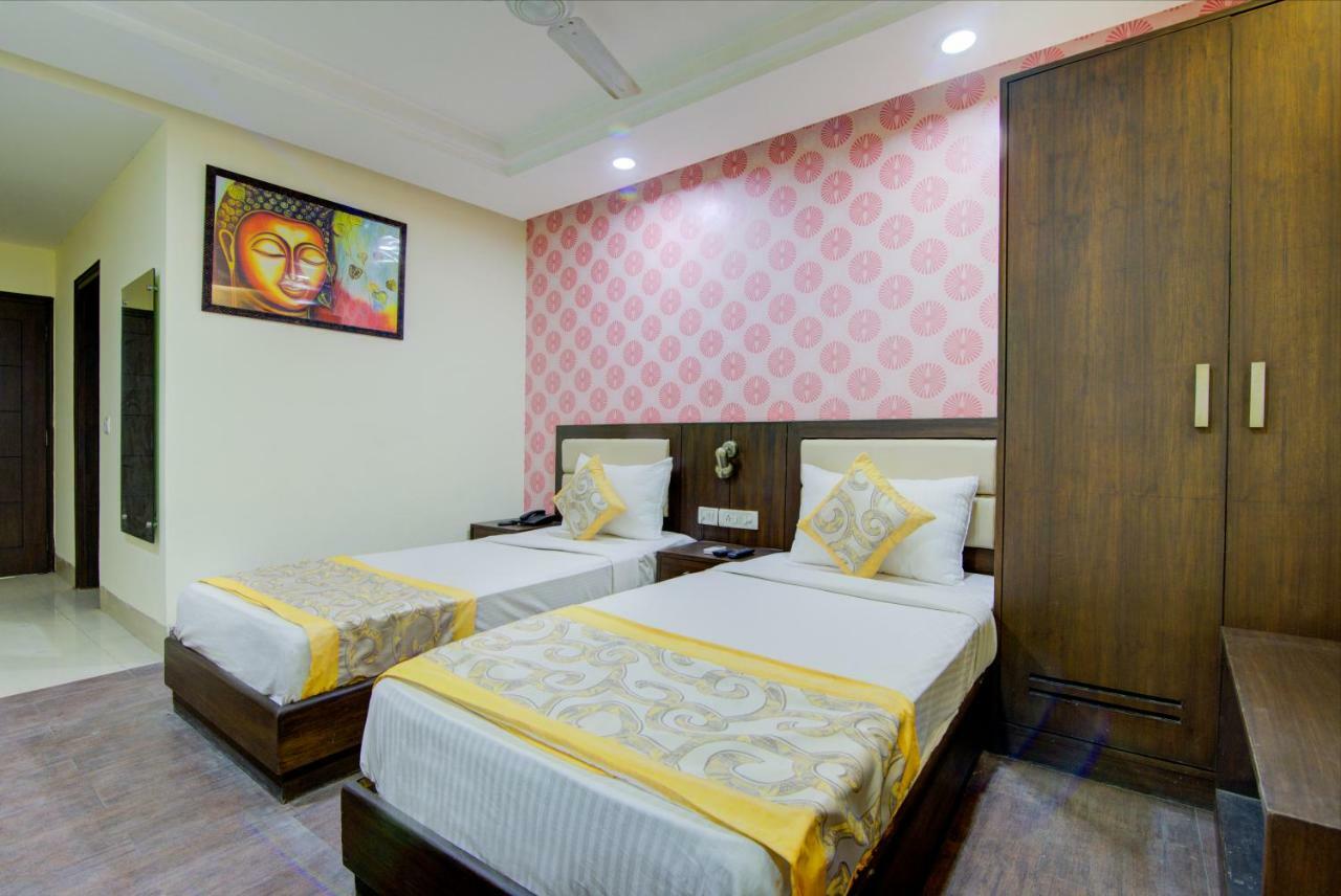 Airport Hotel Daya Capitol Нью-Делі Екстер'єр фото