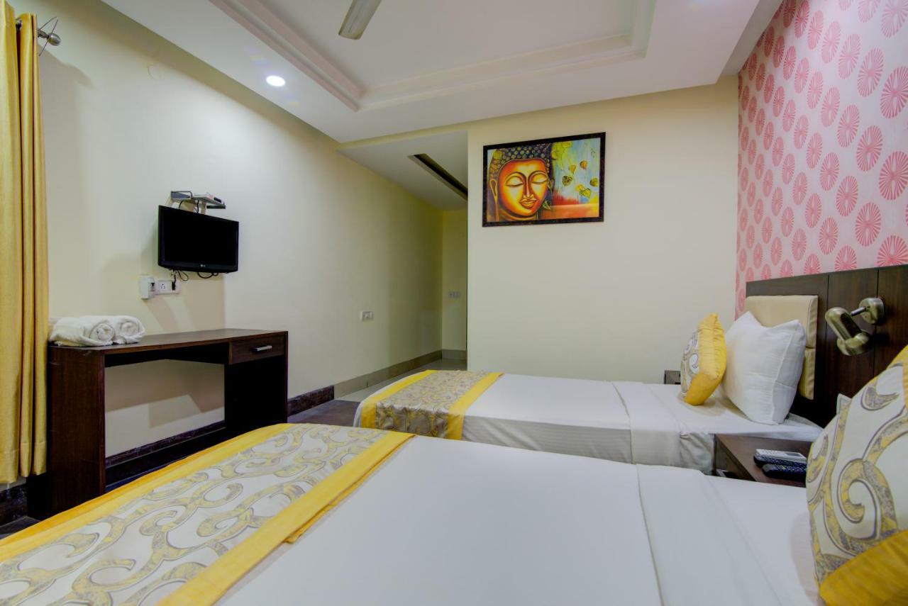 Airport Hotel Daya Capitol Нью-Делі Екстер'єр фото