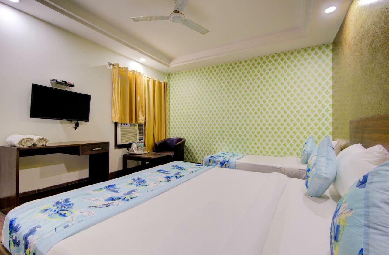 Airport Hotel Daya Capitol Нью-Делі Екстер'єр фото