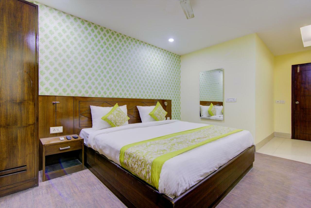 Airport Hotel Daya Capitol Нью-Делі Екстер'єр фото