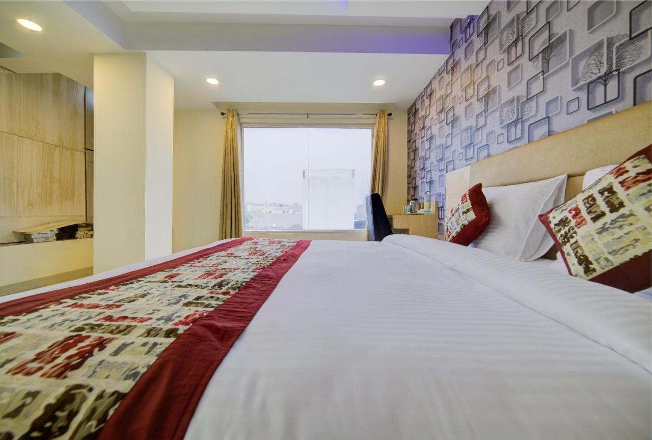 Airport Hotel Daya Capitol Нью-Делі Екстер'єр фото