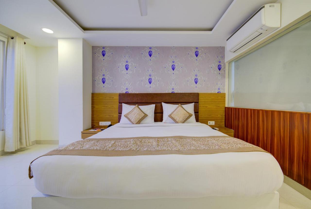 Airport Hotel Daya Capitol Нью-Делі Екстер'єр фото