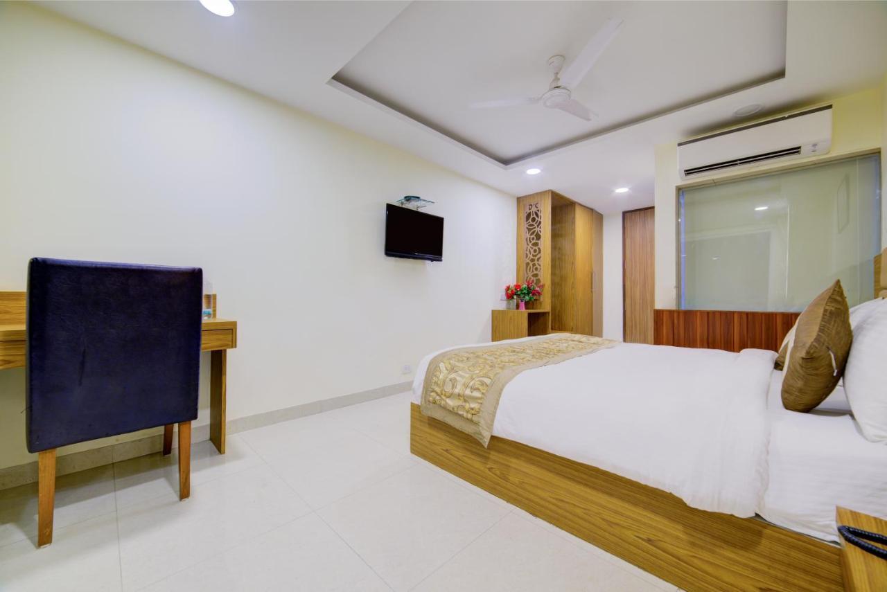 Airport Hotel Daya Capitol Нью-Делі Екстер'єр фото